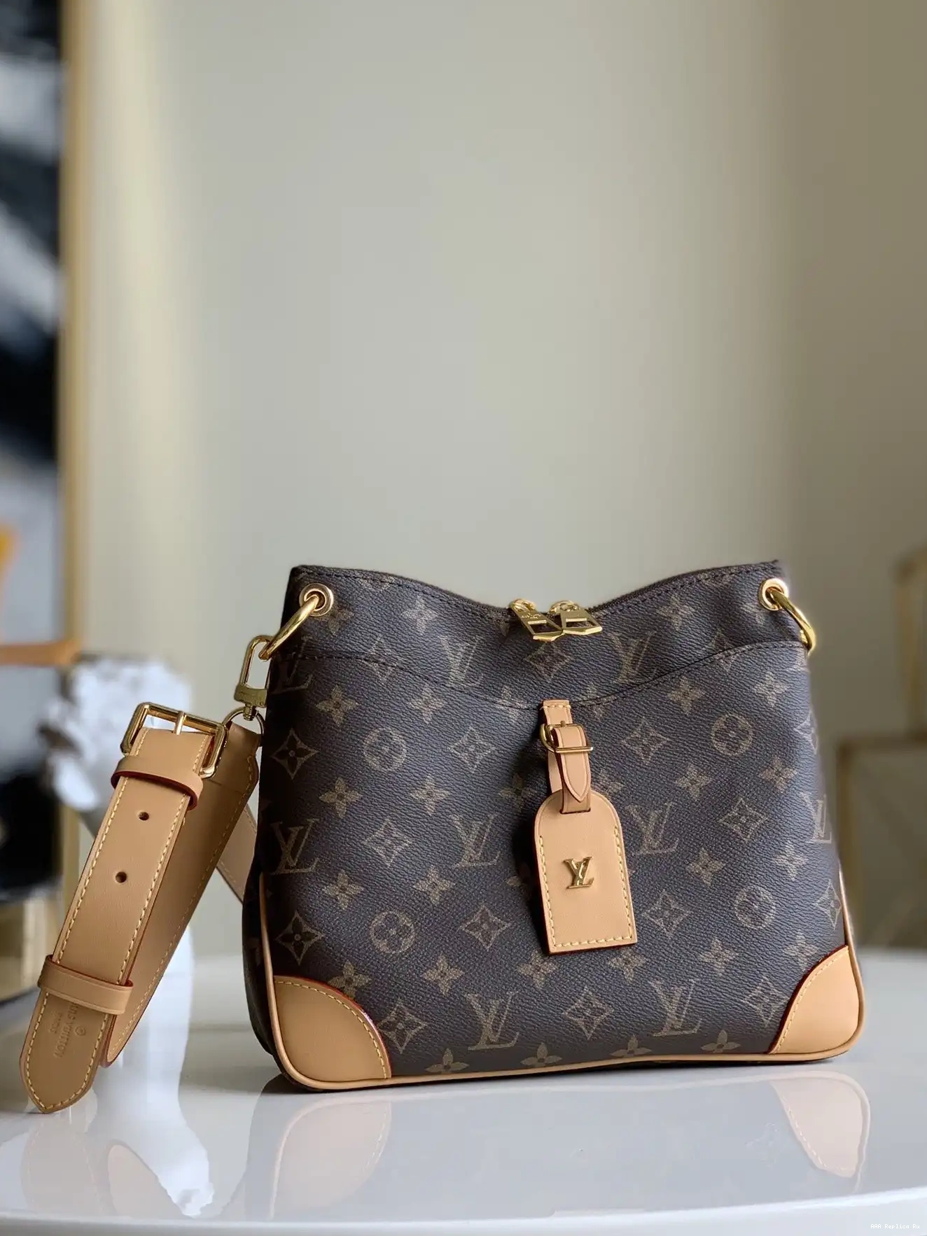 AAA Replica Ru VUITTON ODÉON LOUIS PM 0624